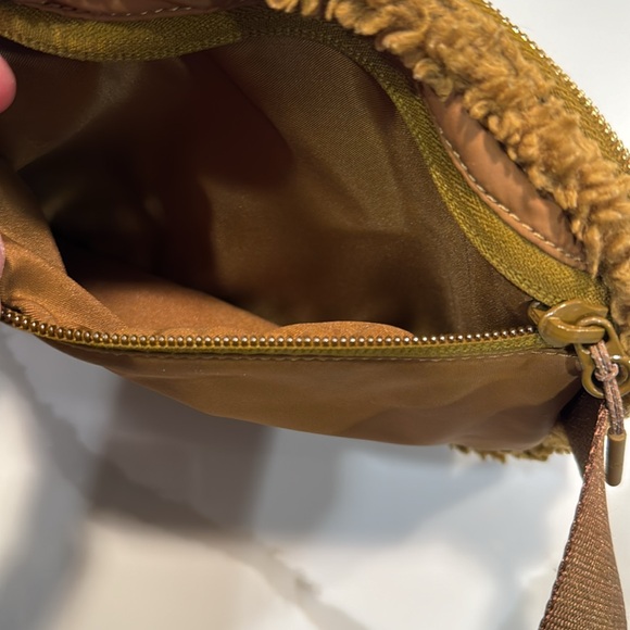 Lululemon Brown Sherpa Everywhere Belt Bag - Picture 4 of 10